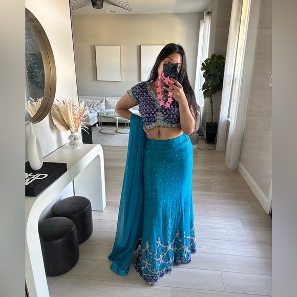 Indian Pakistani Blue Bandhani Chunri Lehenga - Picture 2 of 11